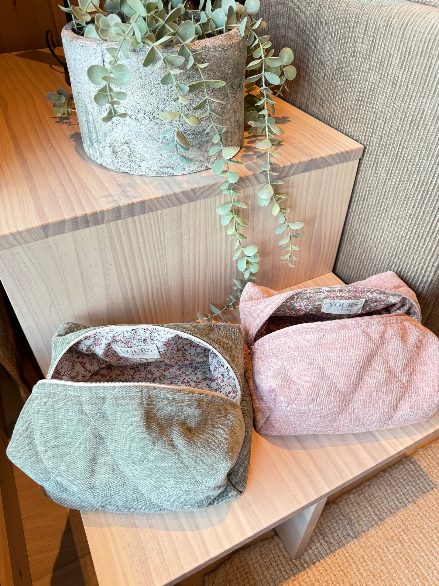 FOREST GREEN SOFT AND FUZZY BEAUTY BAG