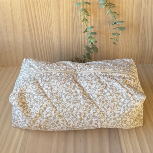 BEIGE FLOWERS BEAUTY BAG